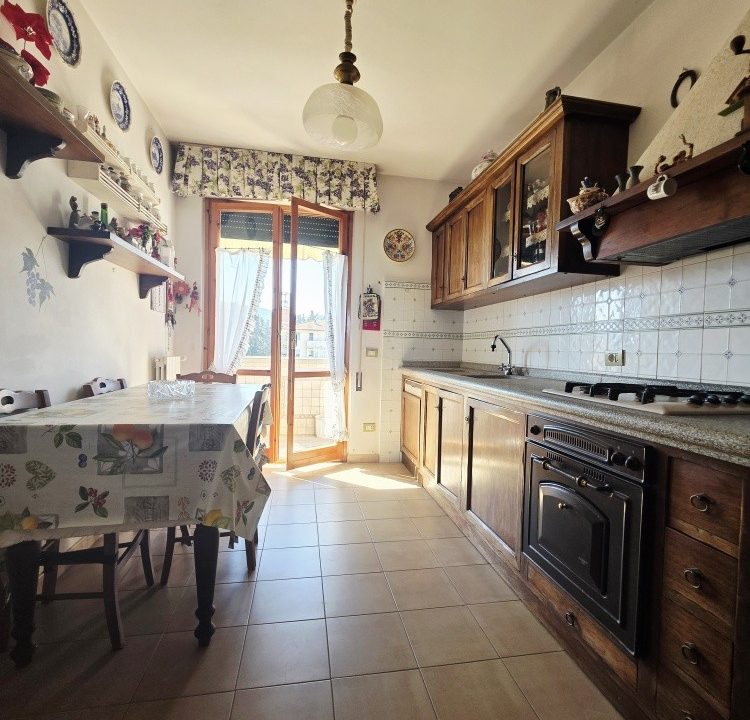RIF 035PF APPARTAMENTO CON CANTINA E POSTO AUTO PORTOFERRAIO (1)