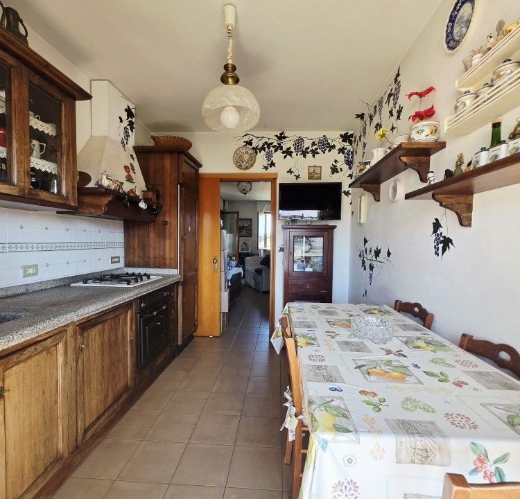 RIF 035PF APPARTAMENTO CON CANTINA E POSTO AUTO PORTOFERRAIO (5)