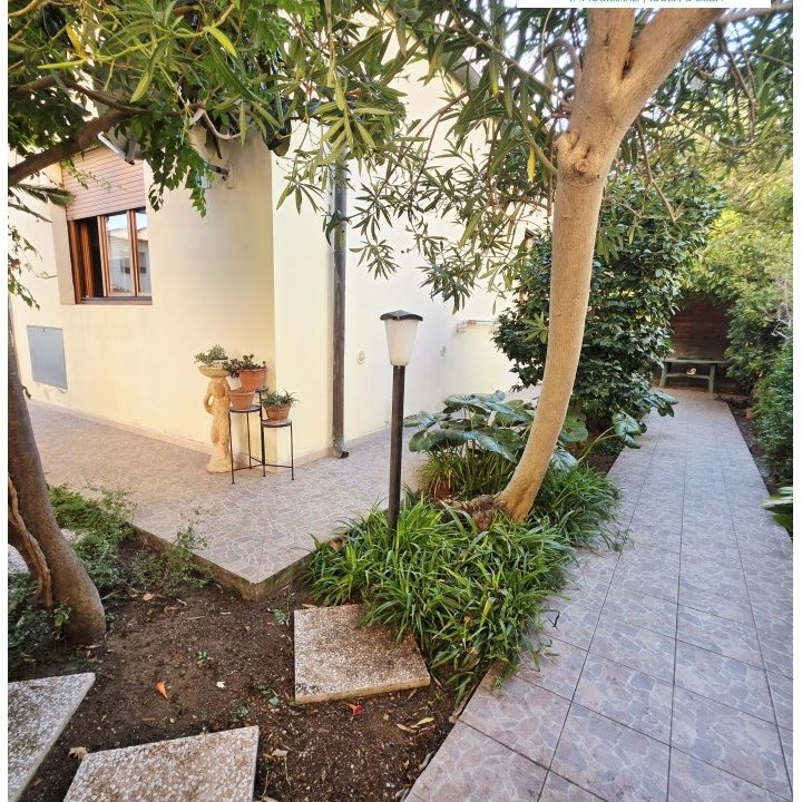 RIF. 033PF APPARTAMENTO CON GIARDINO VICINO AL PORTO (10)
