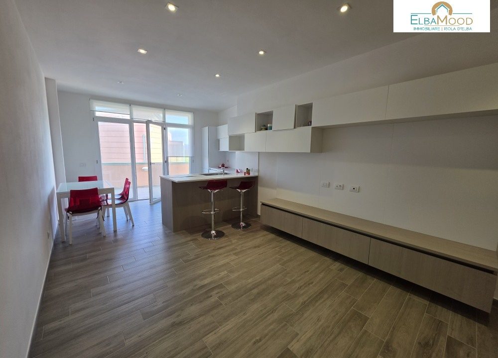 RIF. 037 PF ATTICO DUE CAMERE, POSTO AUTO, TERRAZZA E GARAGE PORTOFERRAIO (10)