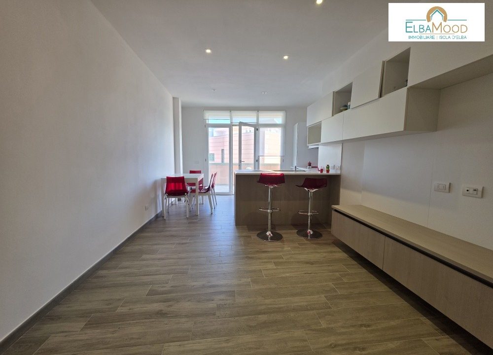 RIF. 037 PF ATTICO DUE CAMERE, POSTO AUTO, TERRAZZA E GARAGE PORTOFERRAIO (11)