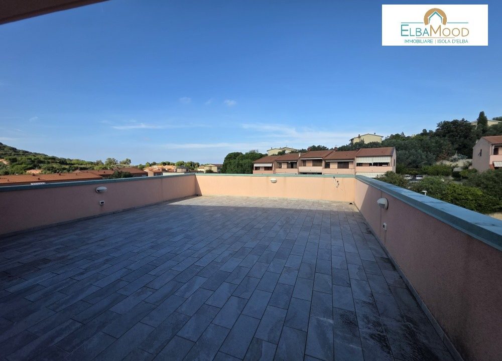 RIF. 037 PF ATTICO DUE CAMERE, POSTO AUTO, TERRAZZA E GARAGE PORTOFERRAIO (5)