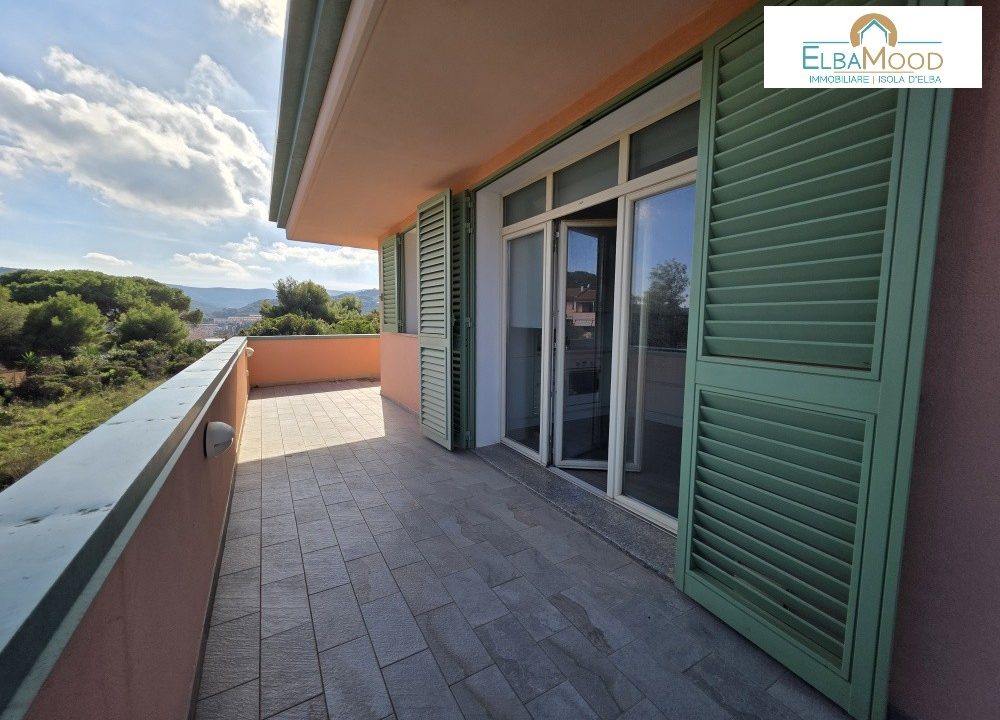 RIF. 037 PF ATTICO DUE CAMERE, POSTO AUTO, TERRAZZA E GARAGE PORTOFERRAIO (6)